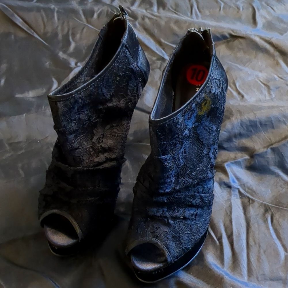 Sexy Chinese Laundry lace platform Stilleto Booties